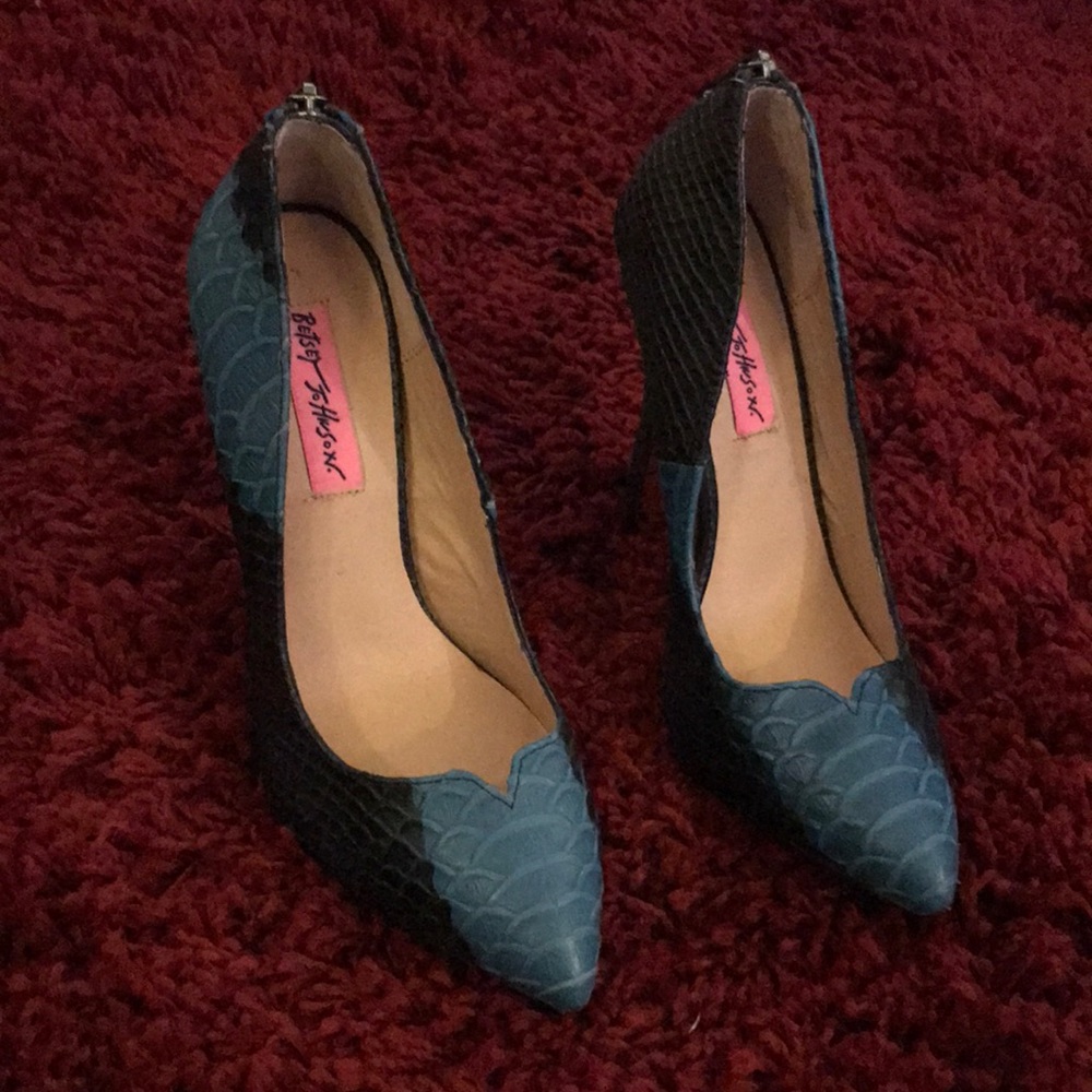 Betsey Johnson snake print heels